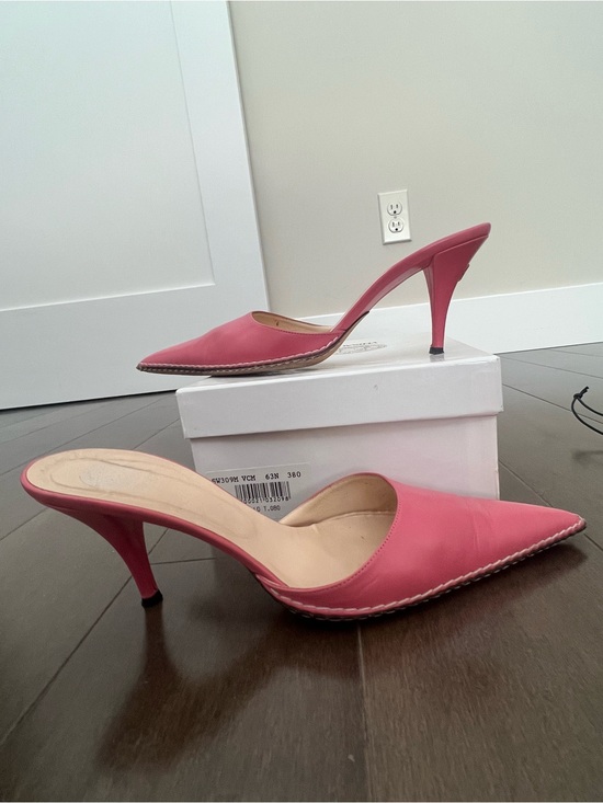 Versace Shoes - Versace, Limited Addition.
Pink Pointed-Toe Mule Heels